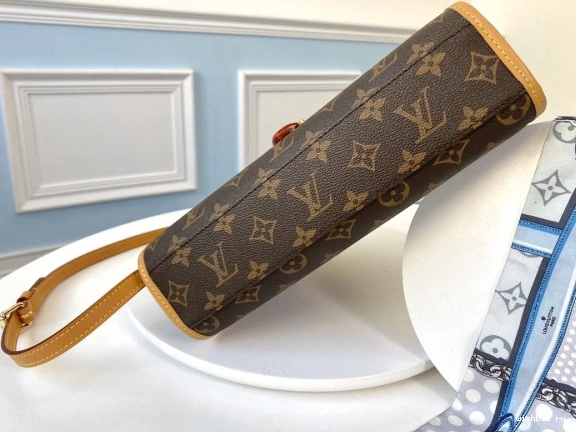 WIS IVY VUITTON LOUIS 1119